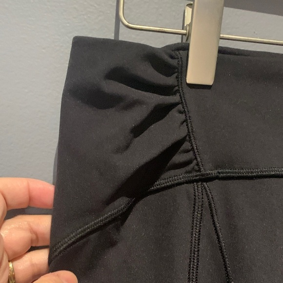 062-Lululemon Athletica Black Leggings - Picture 5 of 8